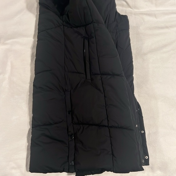 Stay Warm and Stylish with AVEC Les Filles vest with hoodie XL, Black - Picture 6 of 8